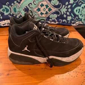 Jordan’s youth size 7 good condition